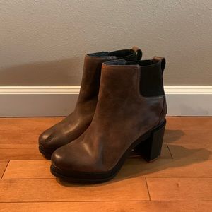 Sorel Chelsea Blake block heel brown boot size 8